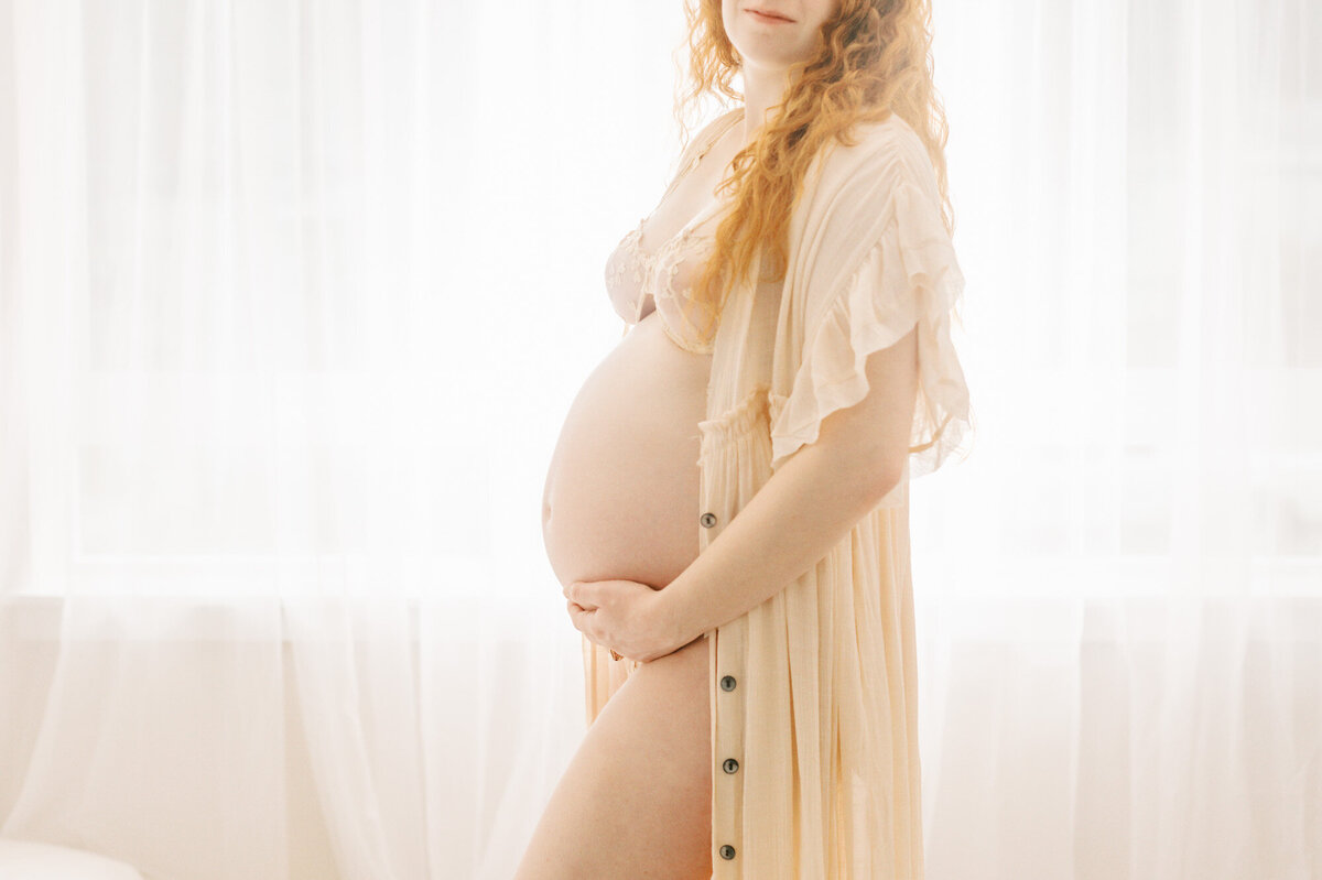 intimate-maternity-boudoir-session-77