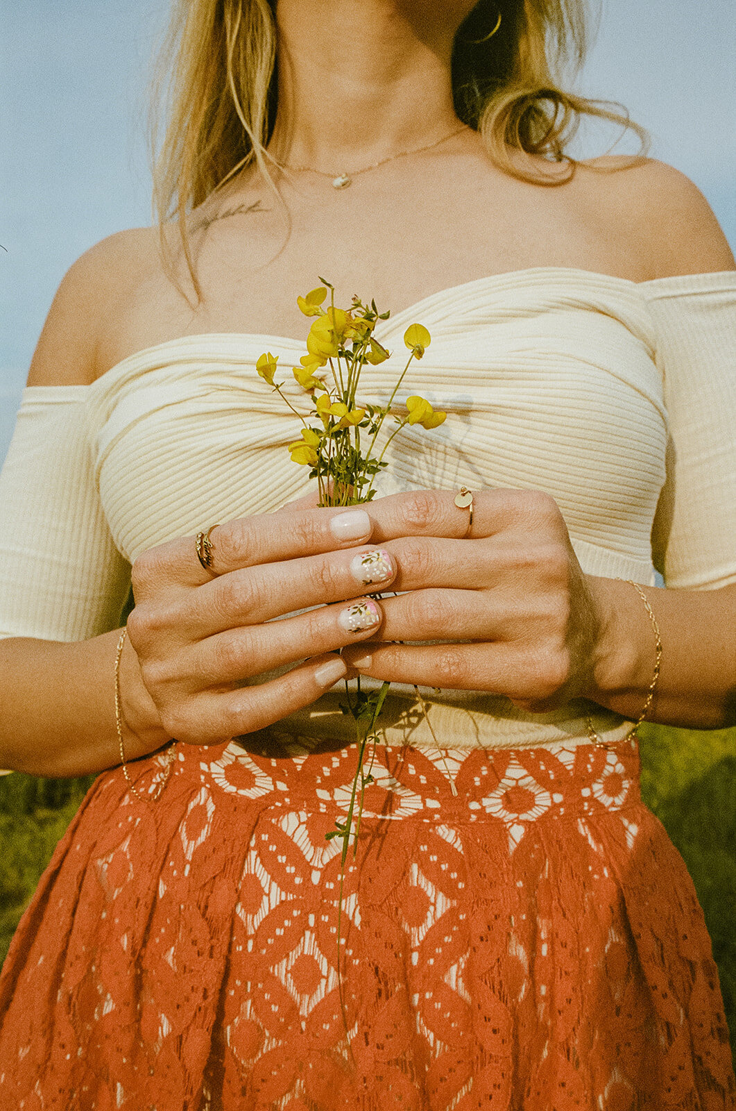 country-cut-flowers-summer-engagement-session-fun-romantic-indie-movie-wanderlust-369