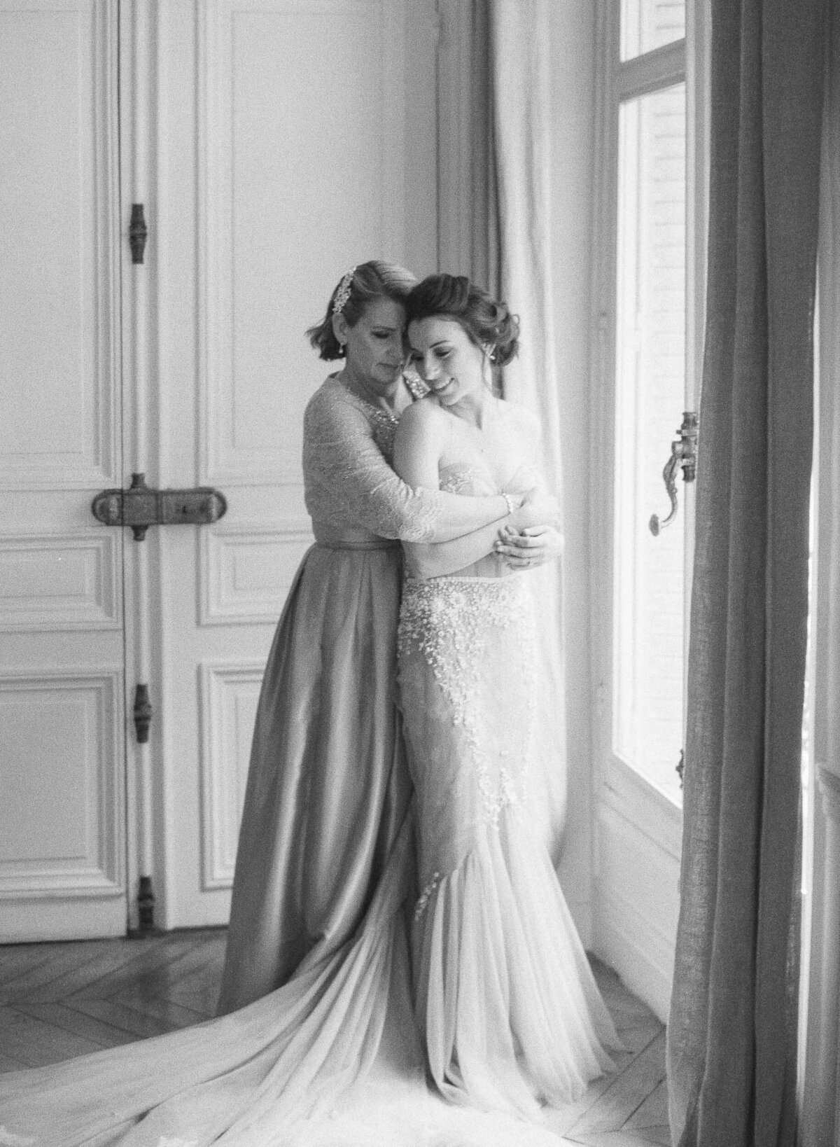 9-Paris-wedding-mother-of-the-bride-Alexandra-Vonk-photography