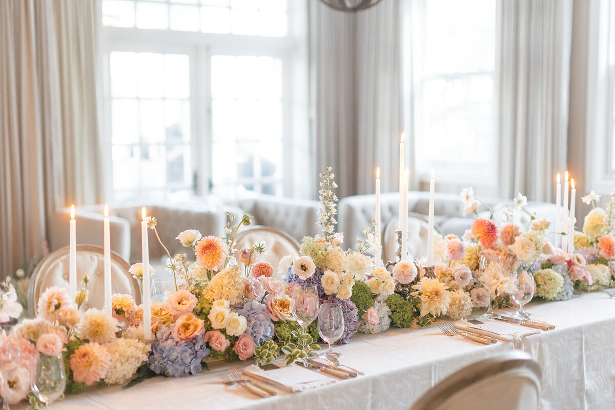 elegant-pastel-wedding-floral-centerpiece-manoir-hovey