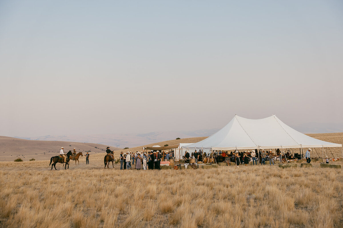 presley-gray-photo-rustic-western-montana-wedding-0047