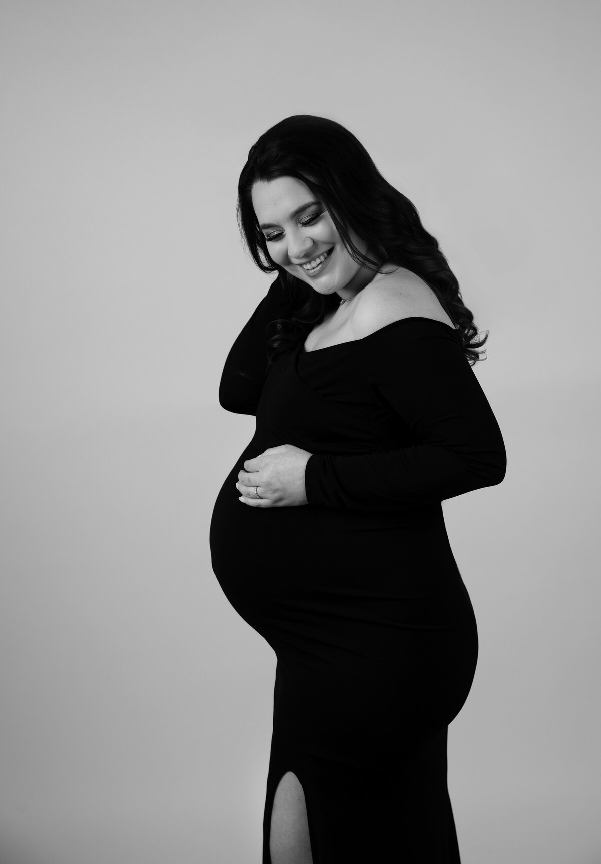 maternity photography session photo shoot modern best san antonio texas photograhers lifestyle black and white 
