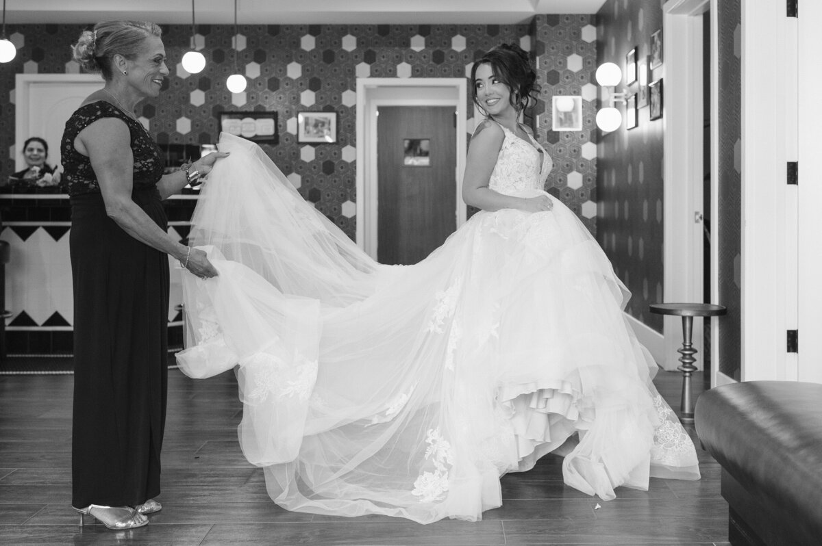 whimsical-wedding-photographer-nj-by-suess-moments-at-the-perona-farms-refinery
