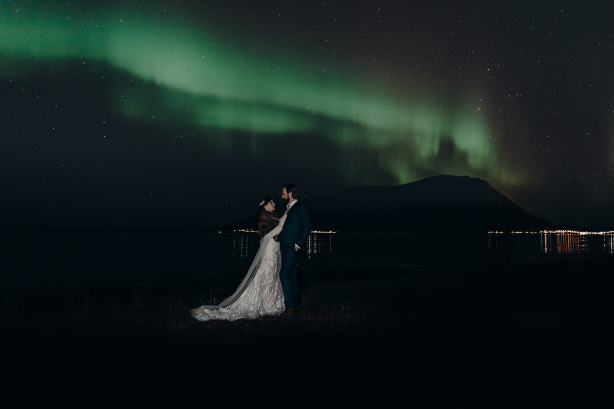 Wedding couple under the northern lights