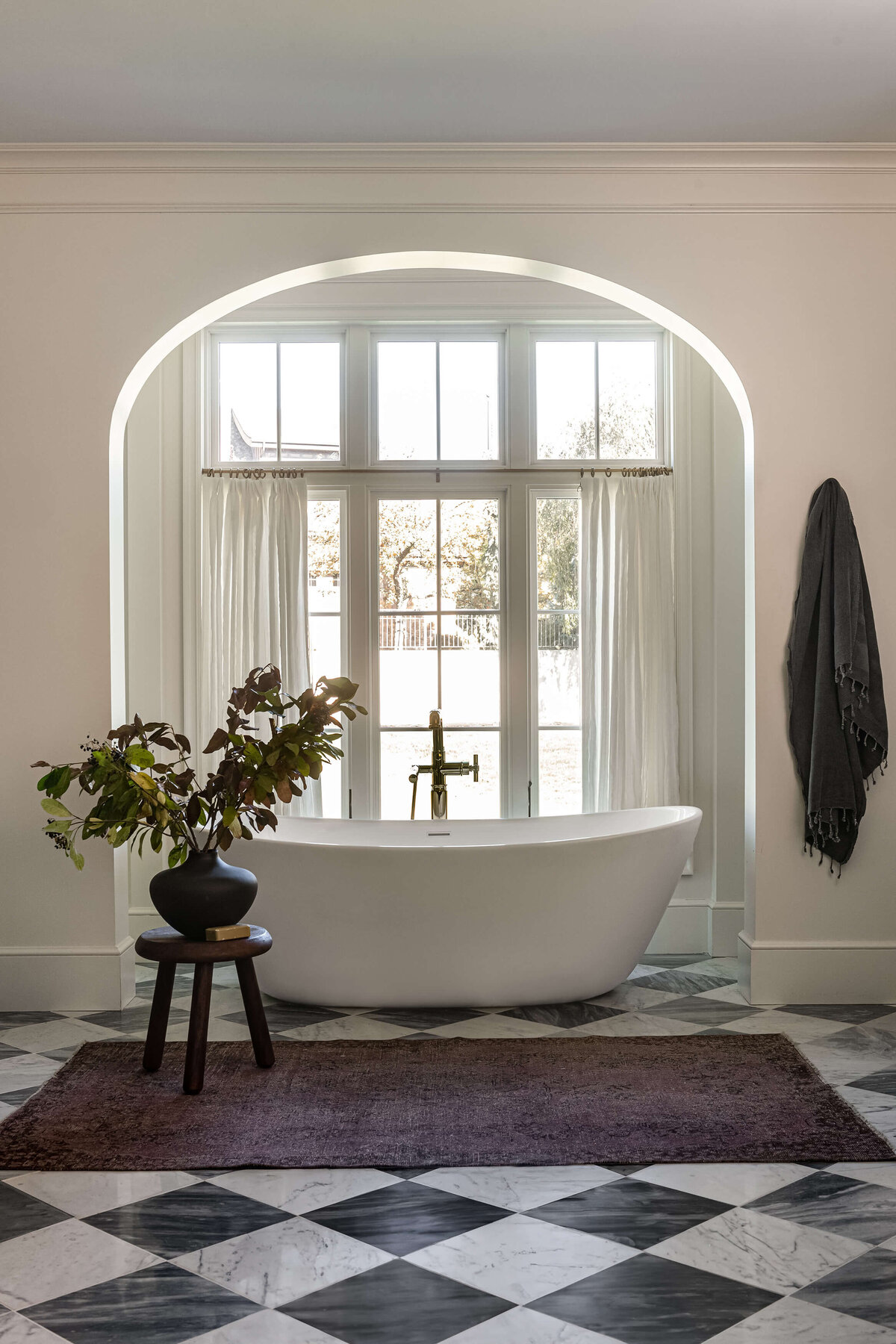 english-tudor-bathroom-arched-niche-freestanding-tub