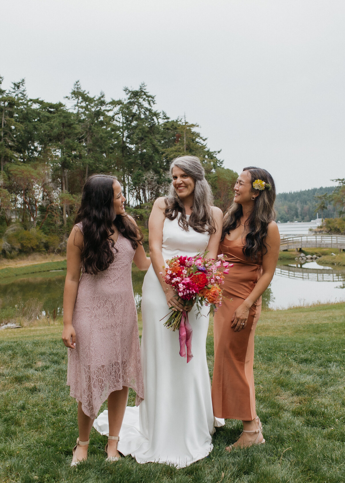 intimate wedding-bridal-party-Captain-Whidbey-documentary-style-jennifer-moreno-photography-washington