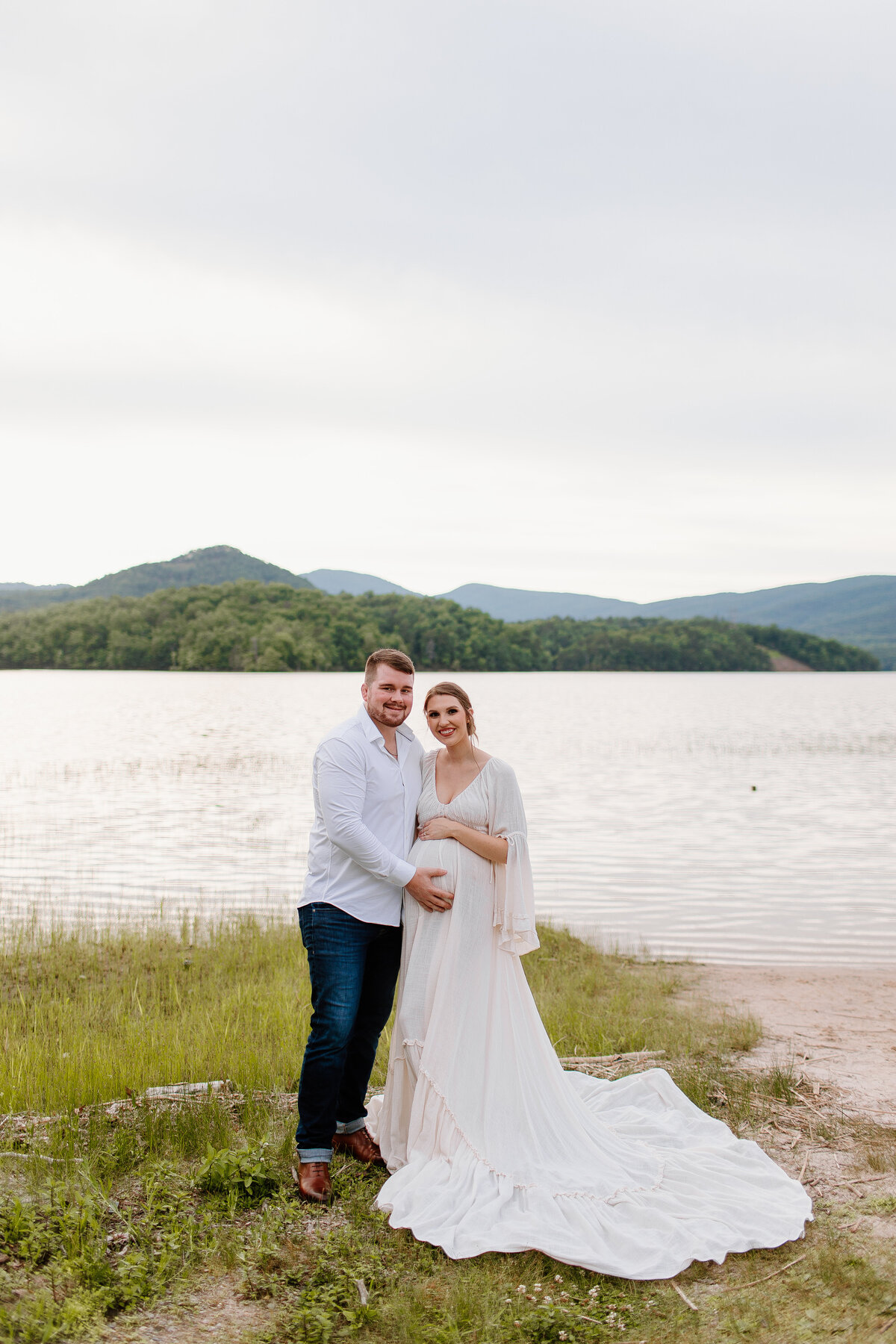 Documentary-Maternity-Session-at-Carvins-Cove-RJ-63