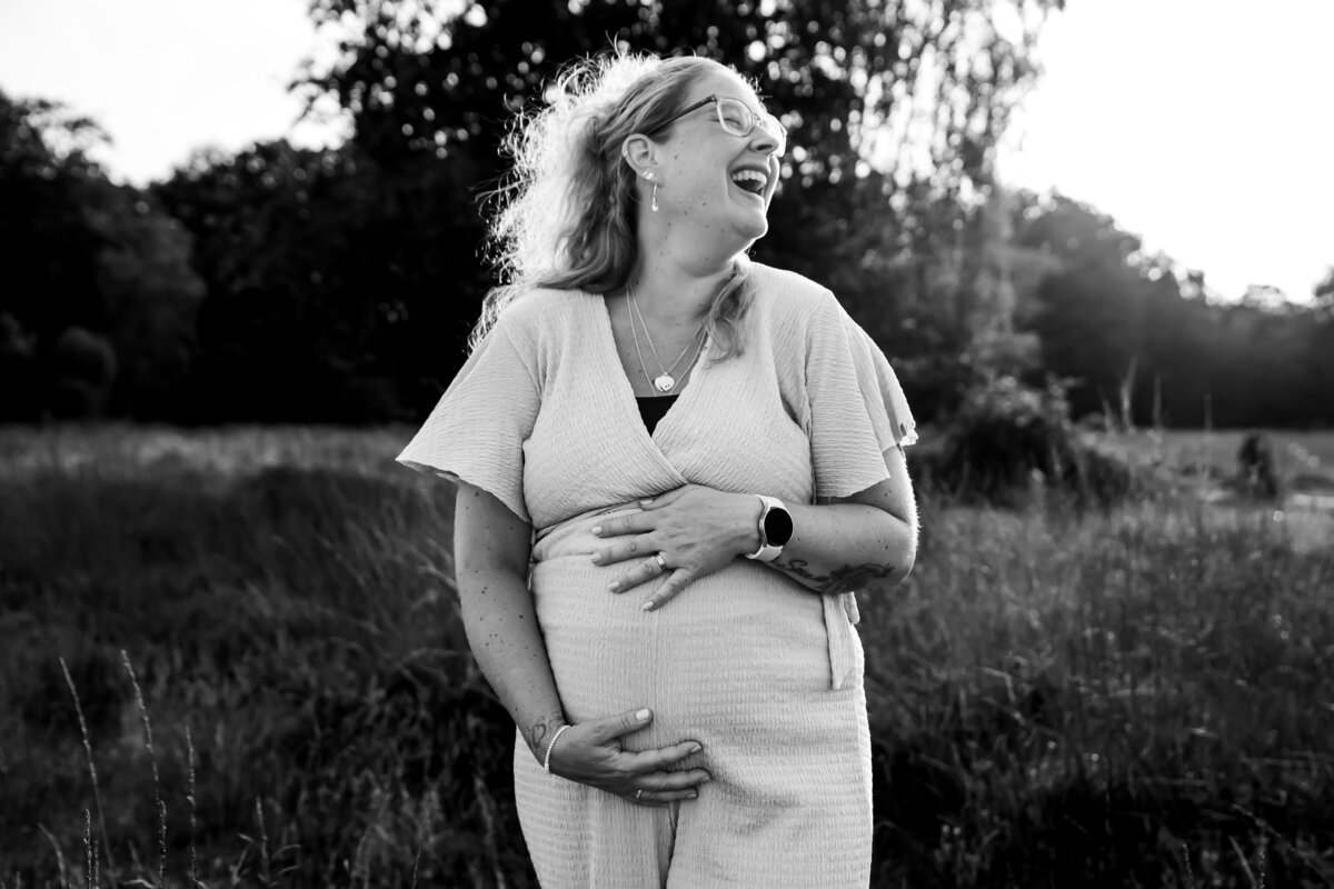 zwangerschap fotograaf, zwangerschapsreportage, zwangerschap shoot, familie, baby, liefde, echt, tijdloos, kleur echt, Twente, Twenterand, Westerhaar, Vriezenveen, Hardenberg, Almelo, Enschede, kinderfotografie, fotograaf, Juliantien, Schipper, Juliantien fotografie