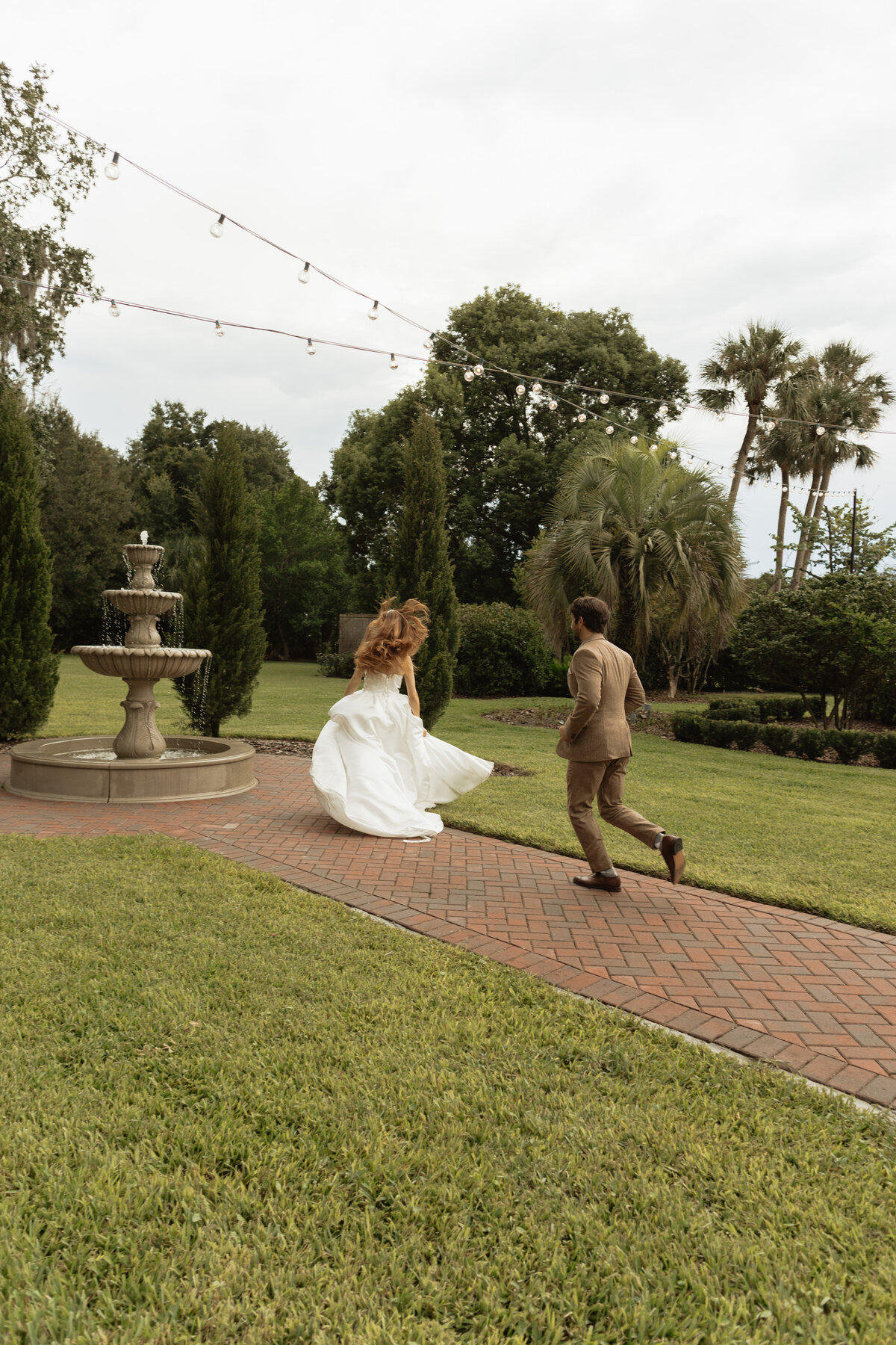 Elegant outdoor wedding surrounded by tropical greenery and historic charm at The Palm Mansion