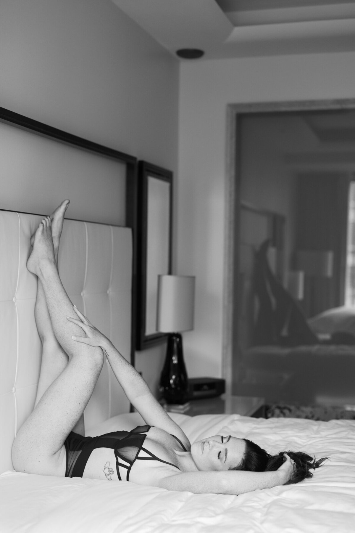 A stunning boudoir photo at the Langham Hotel in Chicago