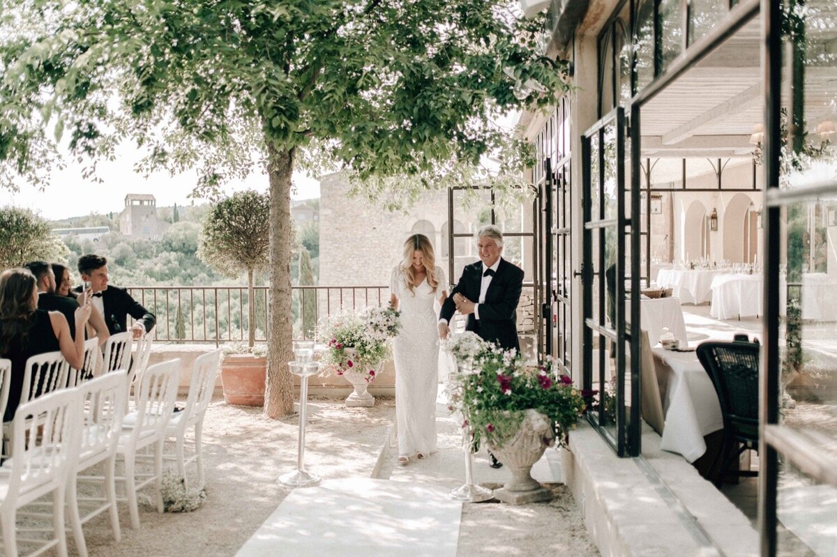 061_Provence_Luxury_Wedding_Photographer (68 von 235)_Provence Luxury Wedding Photographer. A timeless and elegant destination wedding at La Bastide de Gordes captured by luxury wedding photographer Flora and Grace.