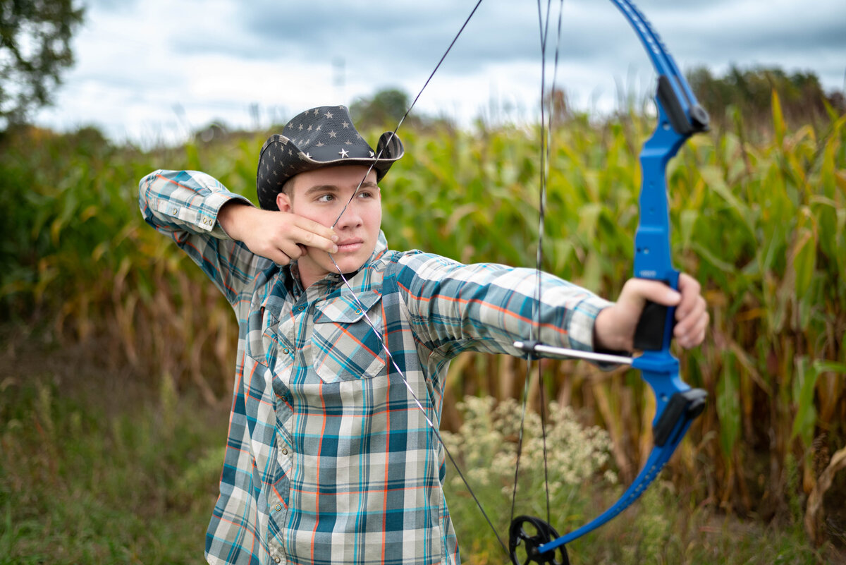 senior-portrait-archery