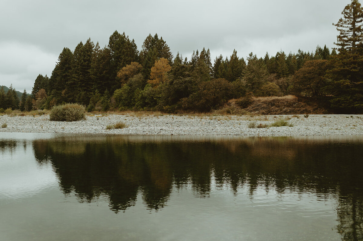 lake in oregon landscape shot