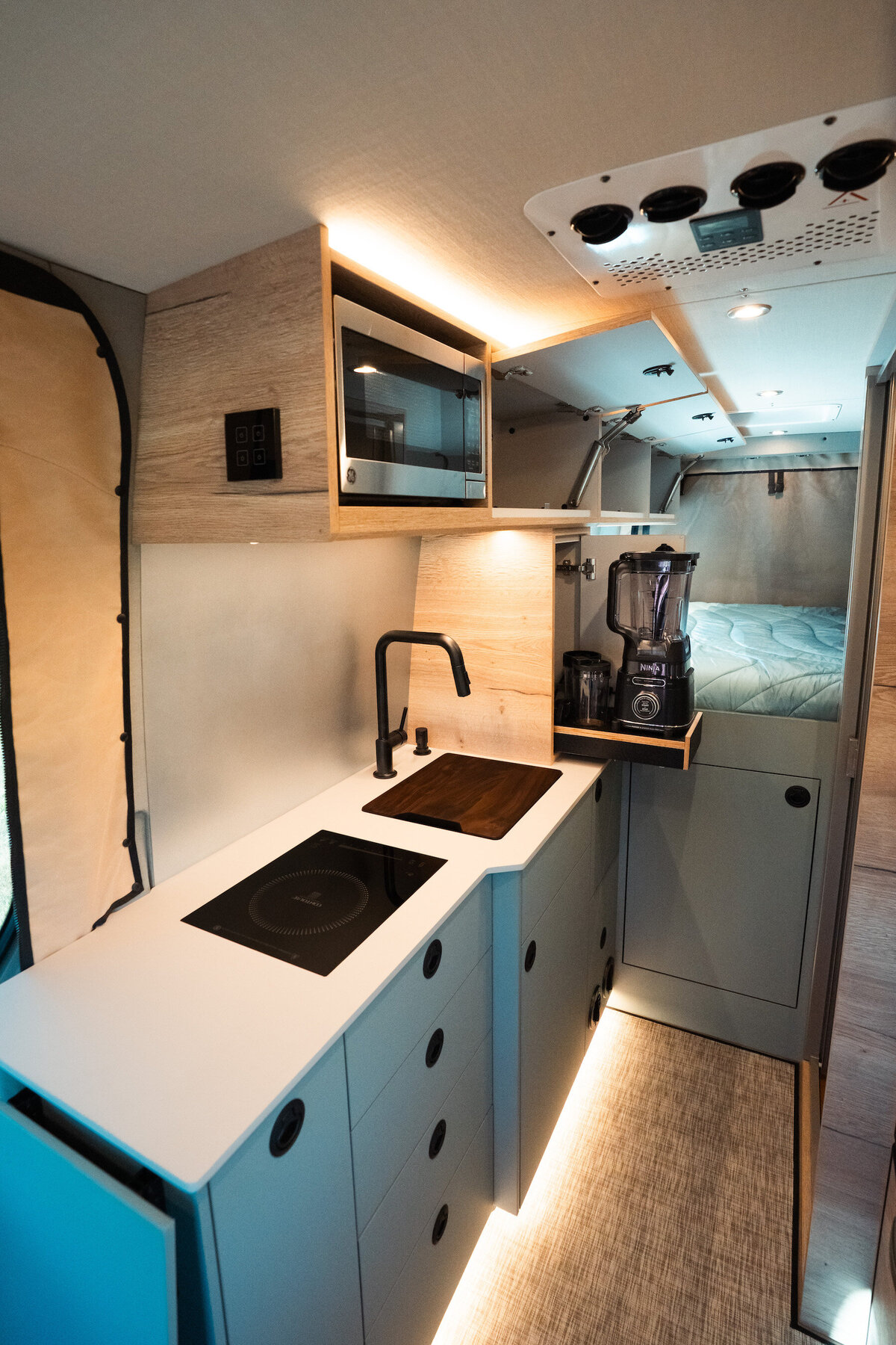 2_CeCeVan122_BenchmarkVehicles2025CeceVan122_BenchmarkVehicles2025_DSC3157