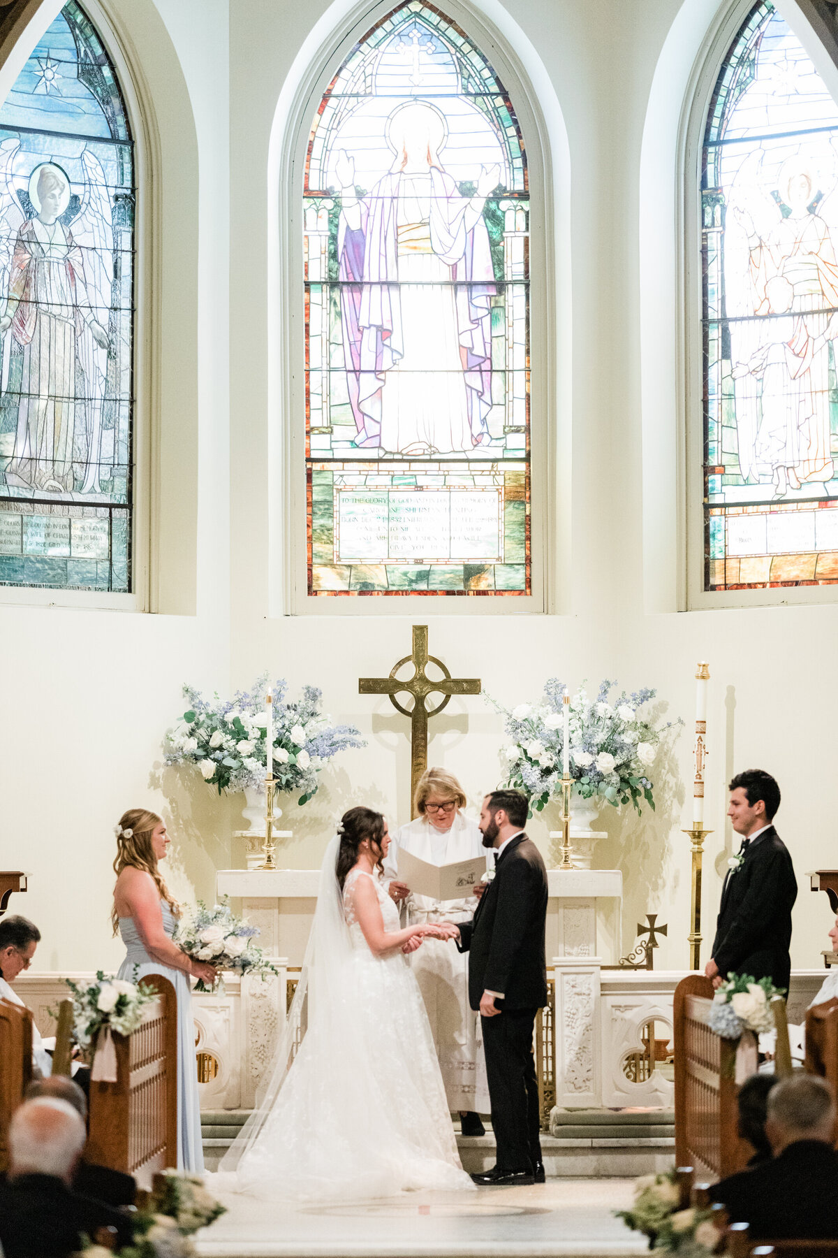 alter-wedding-flowers-ny-church-wedding-enza-events