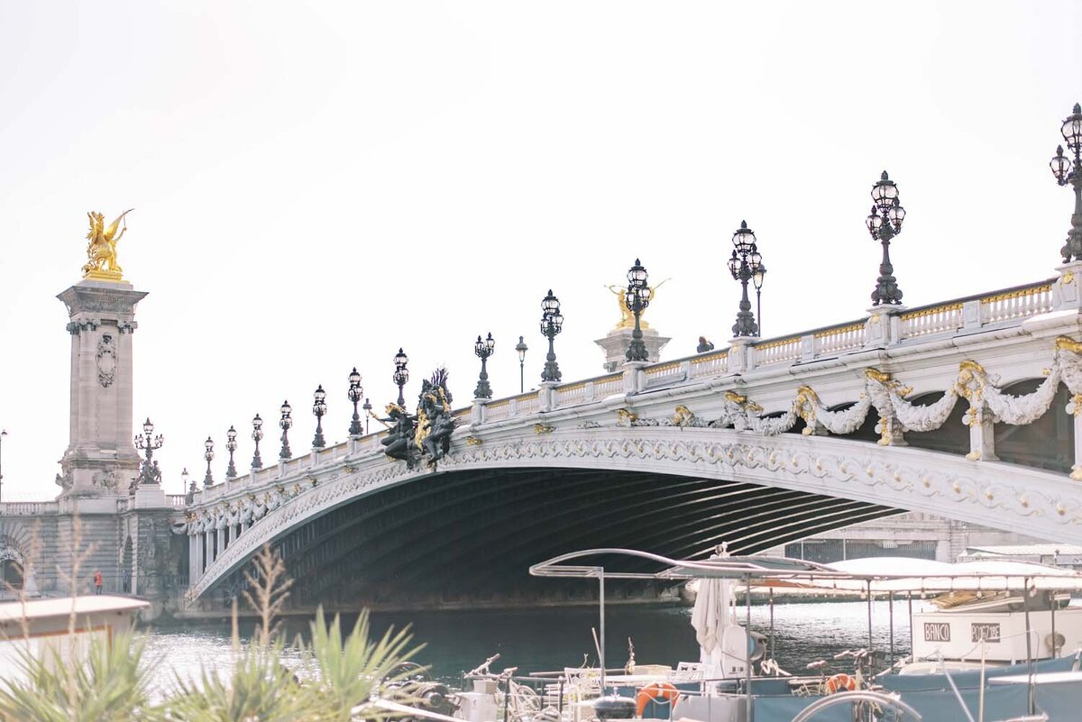 Paris wedding elopement on the Seine private boat Veronique Lorre floral designer Ruth Terrero Photography2