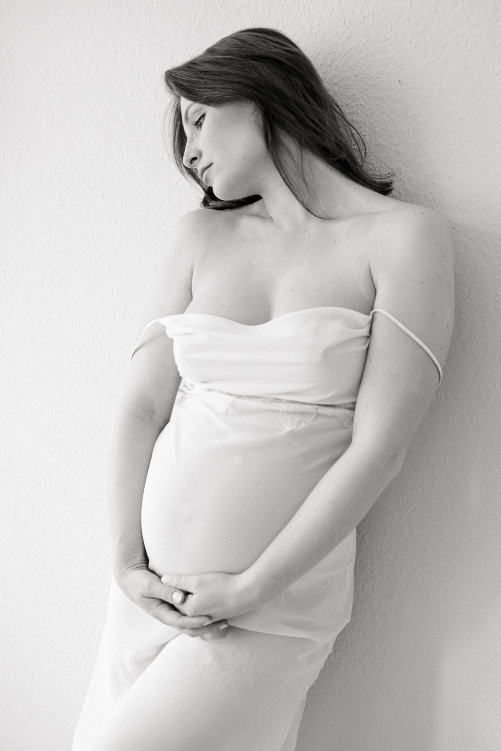 Babybauchshooting_Schwangerschaftsboudoir_Schwangerschaftsshooting_Motherhood_Homestory_Lifestylefotograf_SvetlanaLobanova_UlrikeThi_020_web_