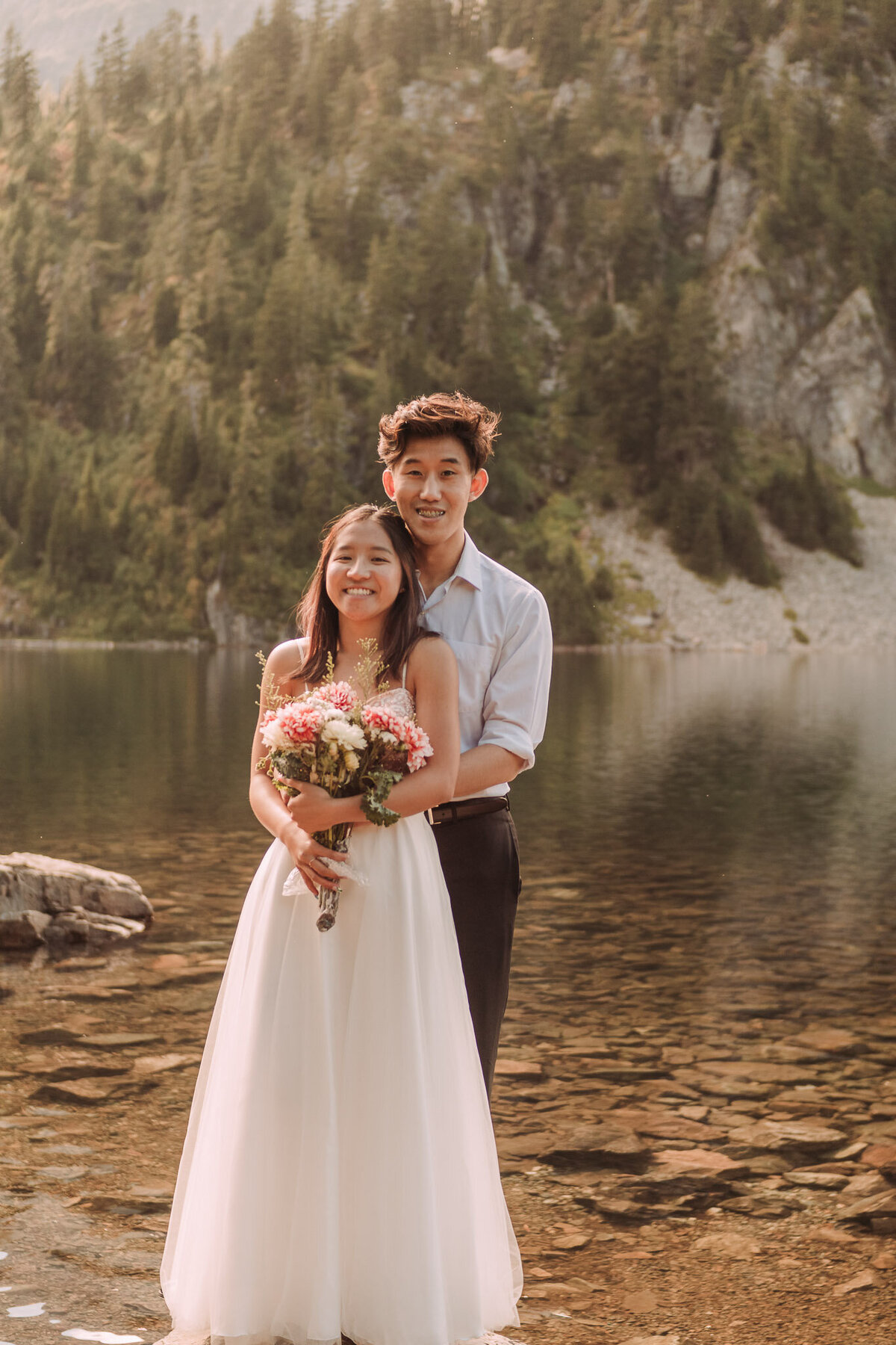 Joyce Li Photography Destination Wedding Elopement Engagement Lifestyle Portrait Photographer West Coast Seattle Washington California snowlakeengagement-14