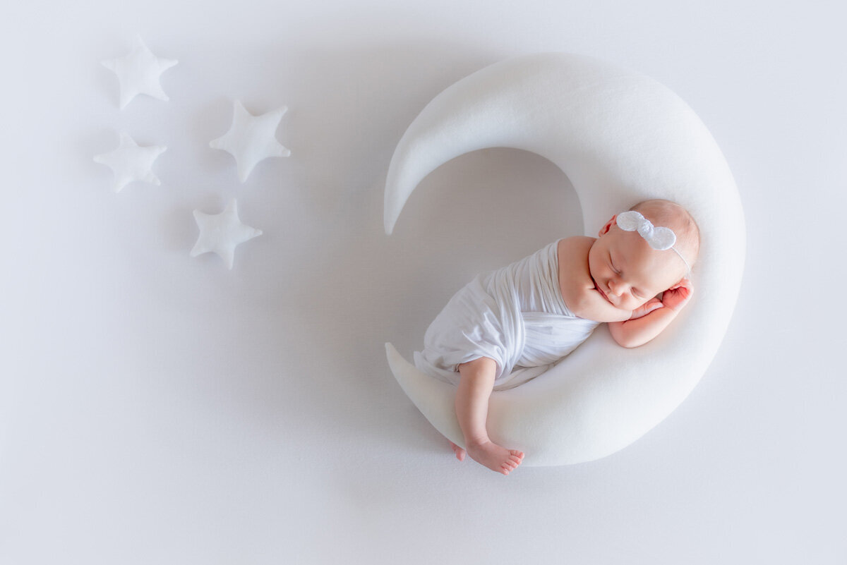 parker-newborn-in-home-session-white-moon