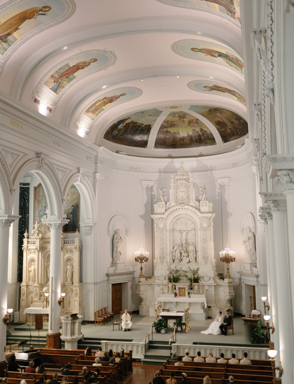 Stunning ornate wedding venue in Detroit, St. Peter and Paul cathedral