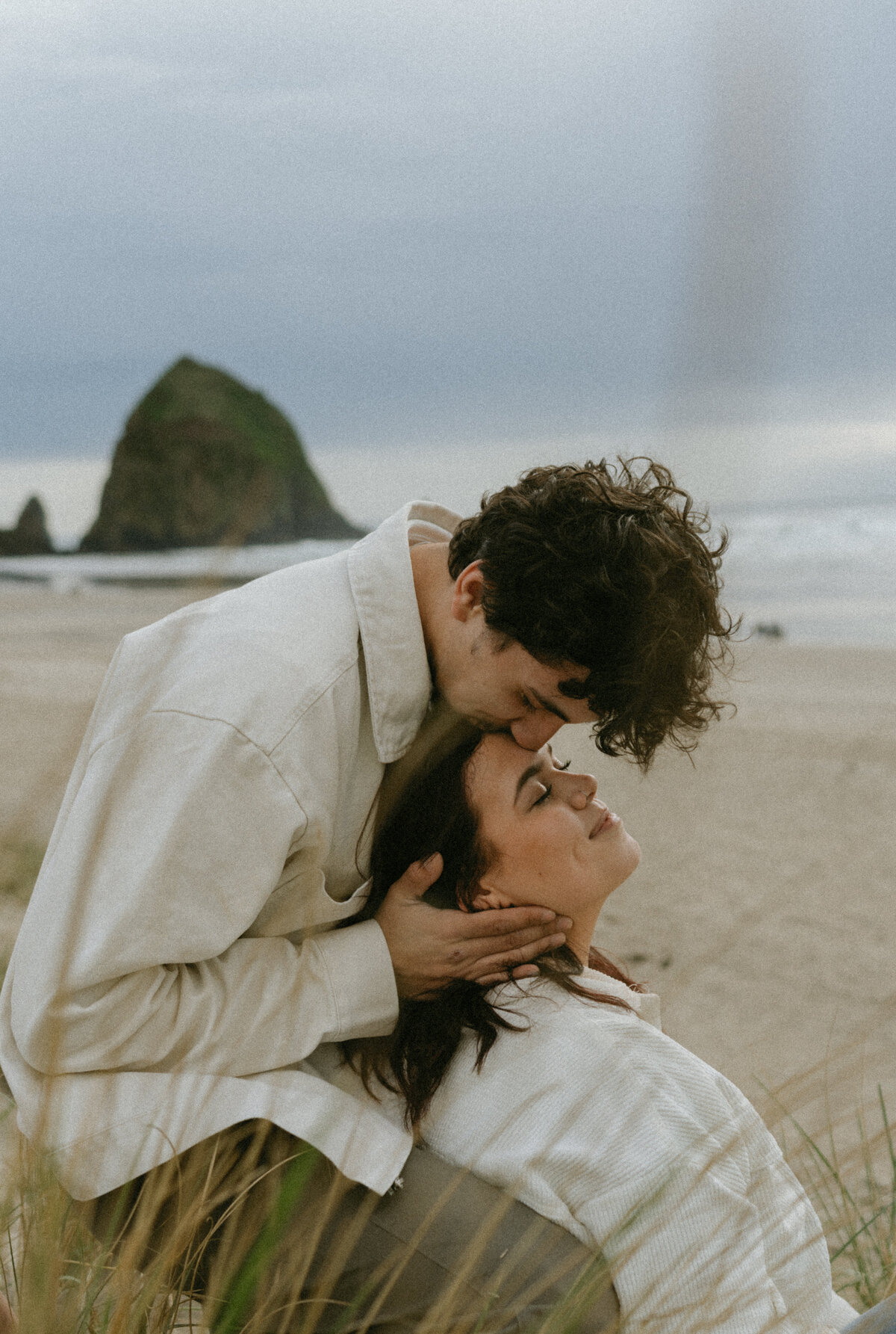 cannon beach - oregon documentary storytelling - couples sunset photos-19