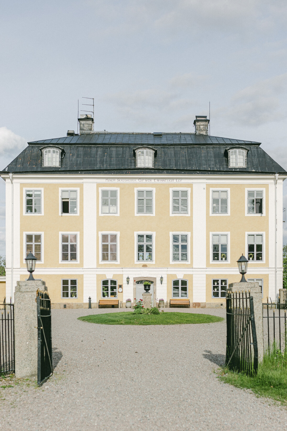 Framsidan på Schenströmska Herrgården