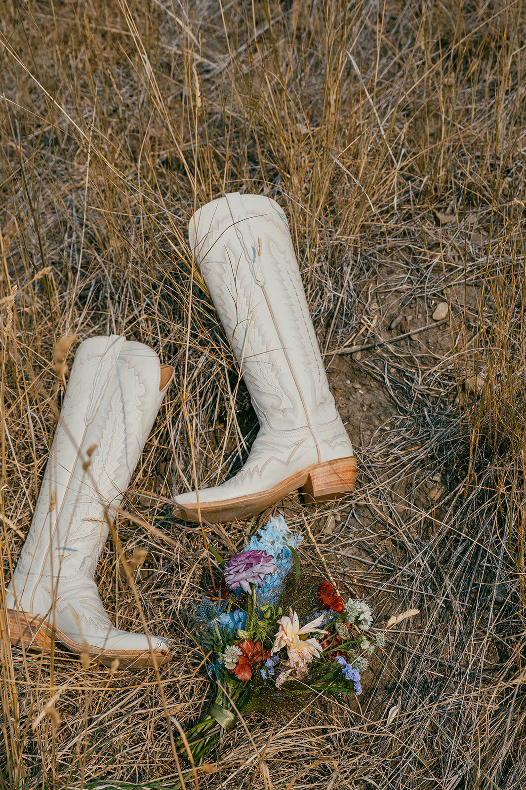 presley-gray-photo-Deerlodge-rustic-western-Montana-wedding-2989