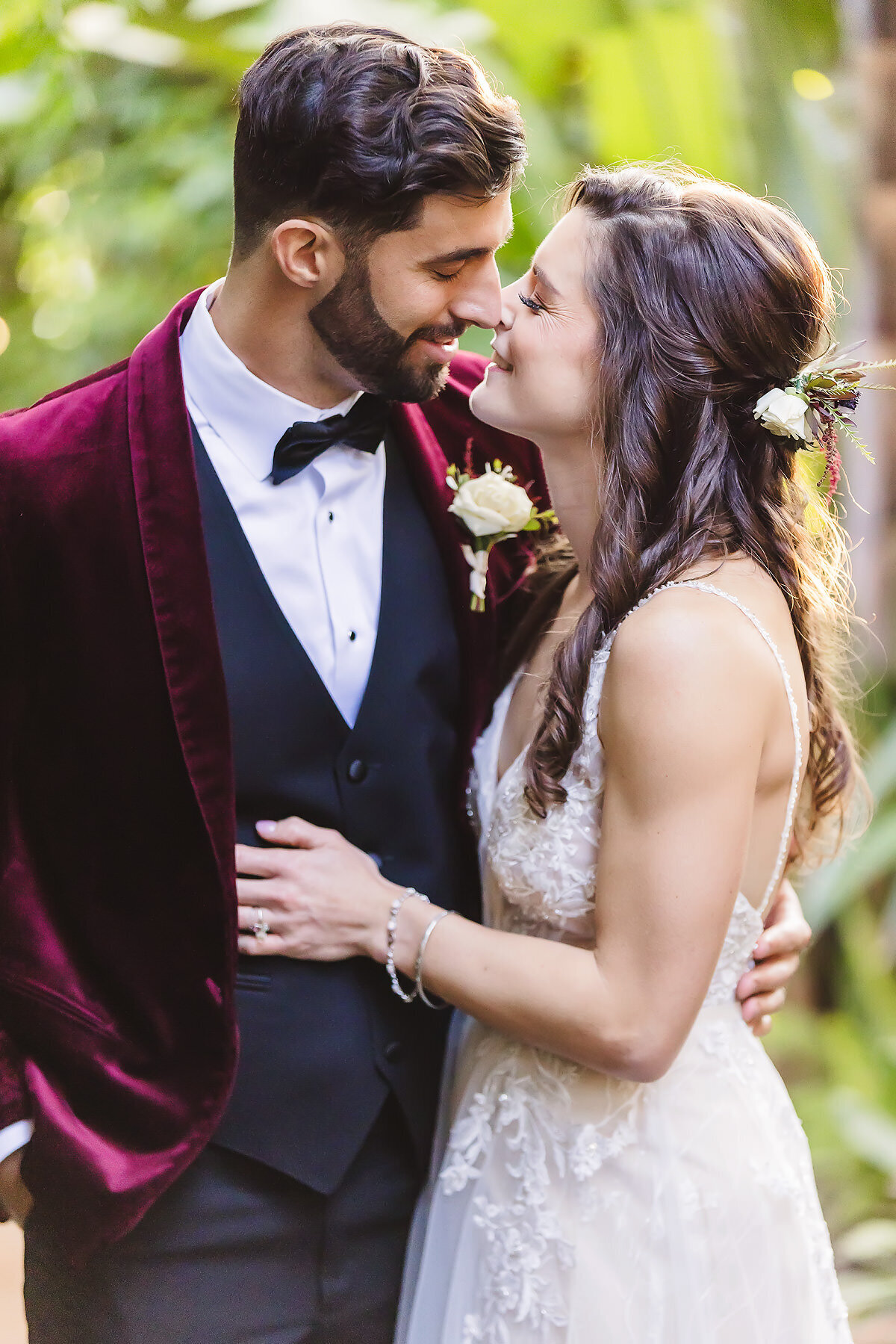 Groom-Bride-Kiss-Christmas-Red-Tuxedo-Jacket