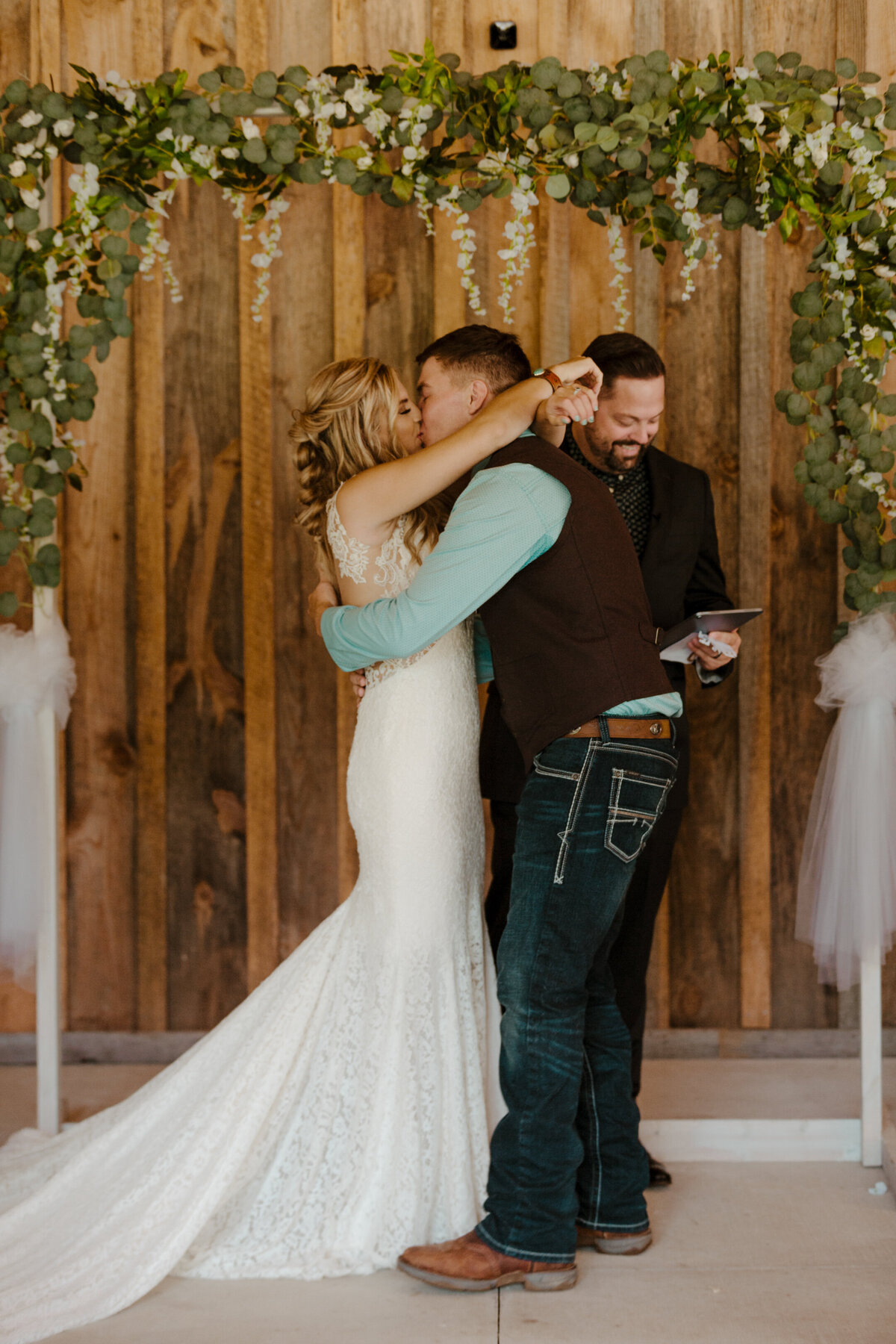 colorado-wedding-photographer-in-soddy-daisy-tennessee-at-mountain-heights-venue-near-nashville-horse-dog-lake-barn-297