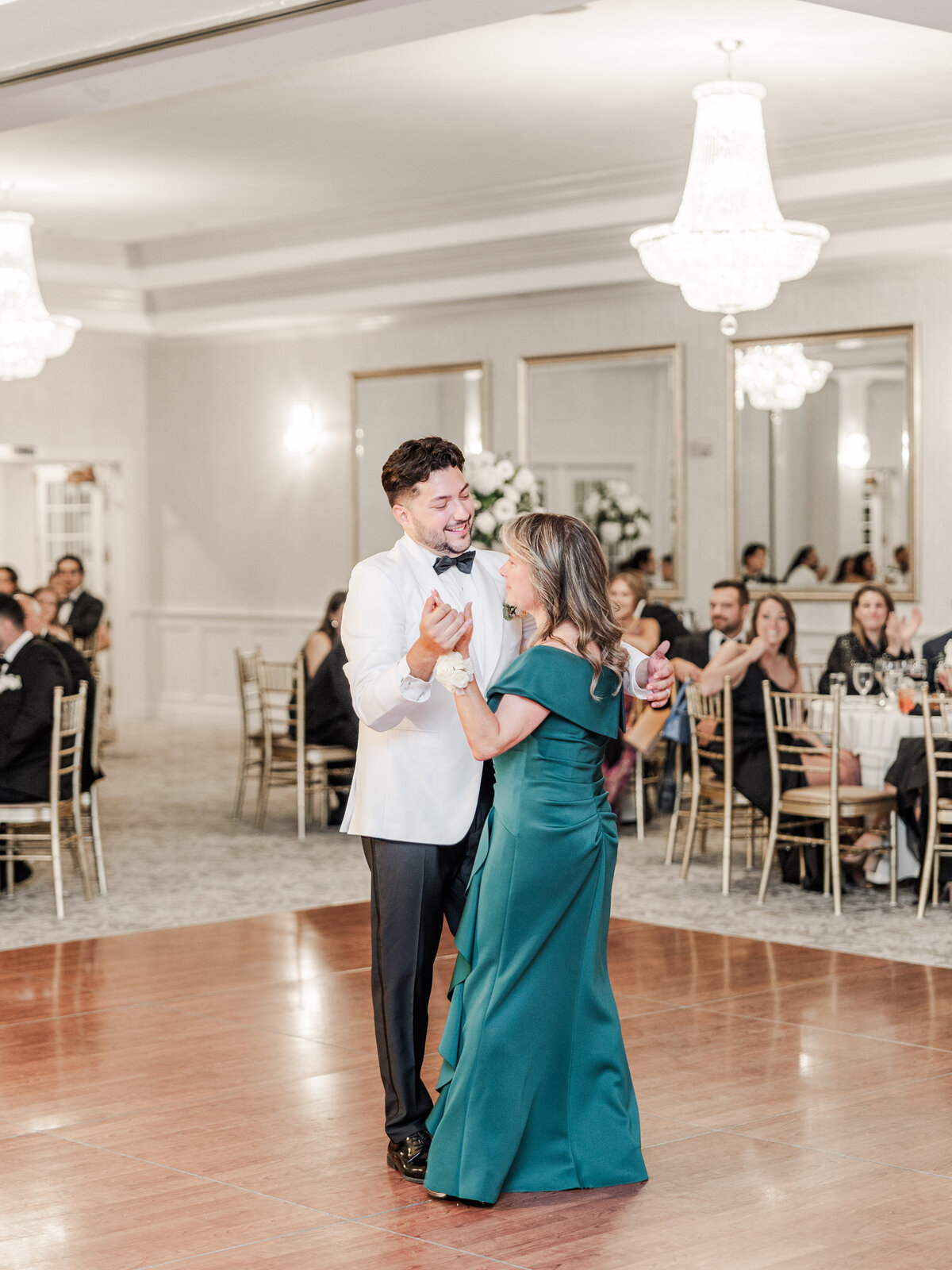 brittany-graf-photography-andrew-anthony-wedding-saint-clements-castle-portland-ct-91