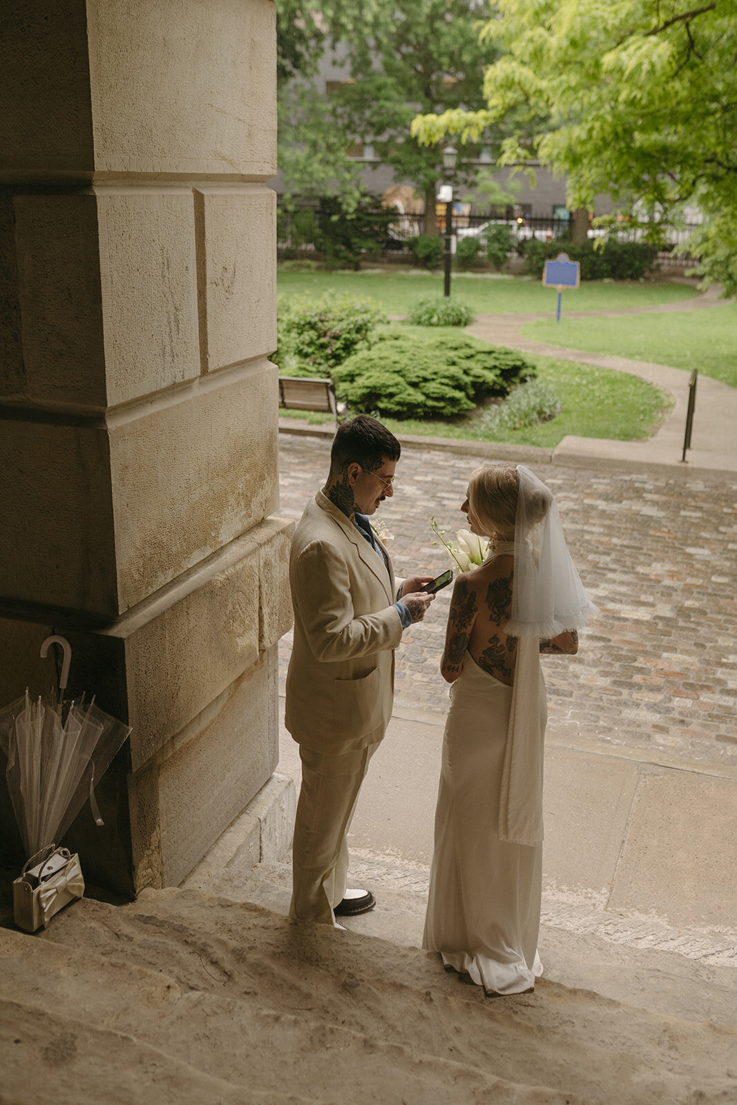 toronto-city-elopement-city-hall-edgy-nontradional-thedrake-rainy-day-cool-alternative-040