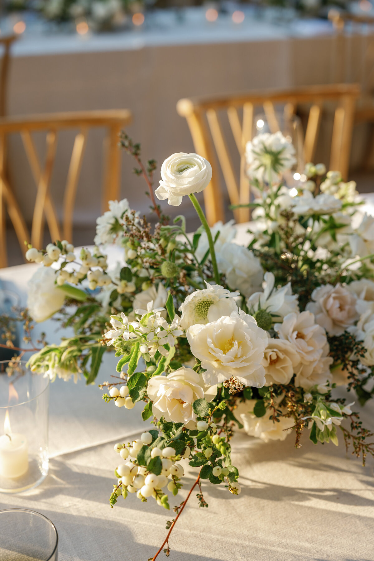 modern and neutral floral arrangement by max gill design