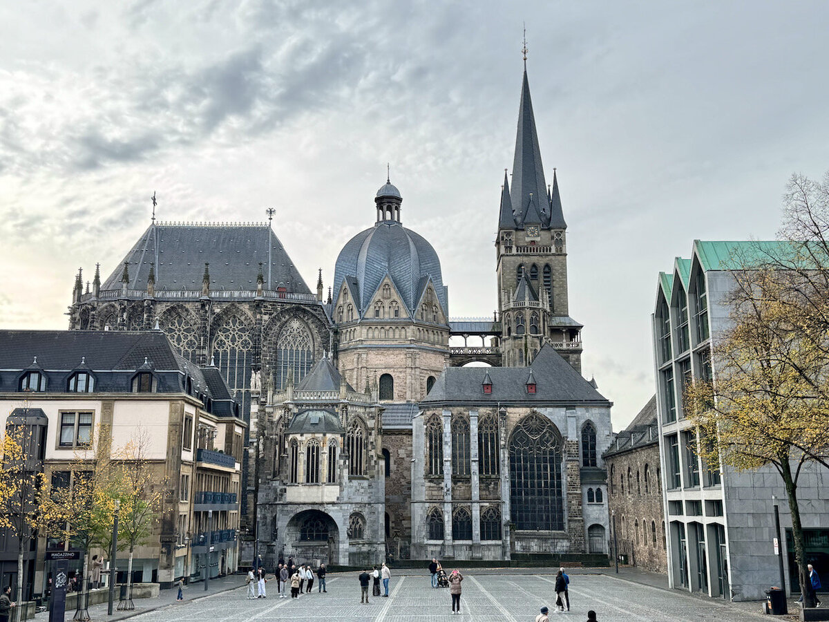 Der Aachener Dom bei einer Stadtführung Aachen Altstadt mit sarah