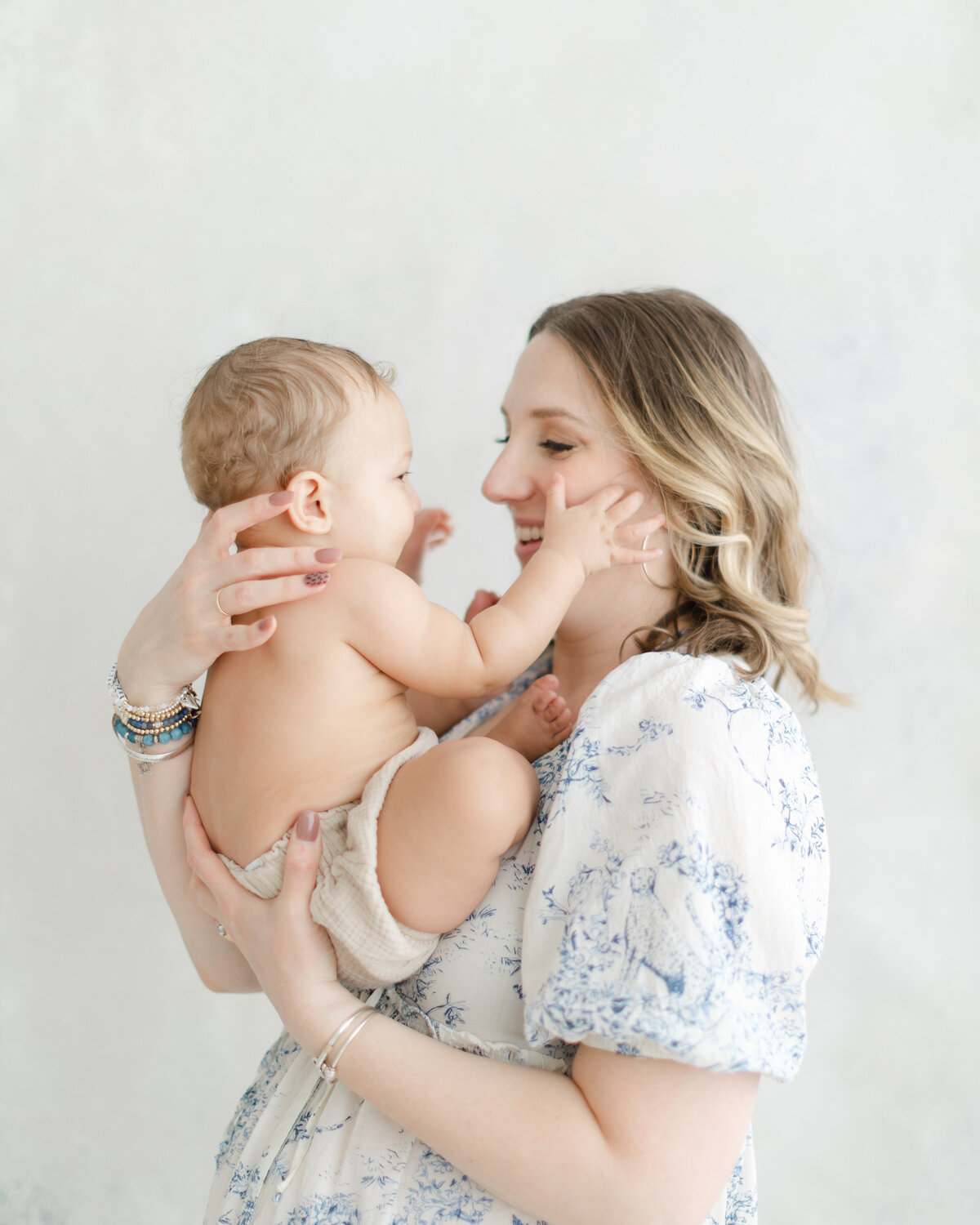 6 month baby milestone portrait session at Philadelphia photography studio - 16