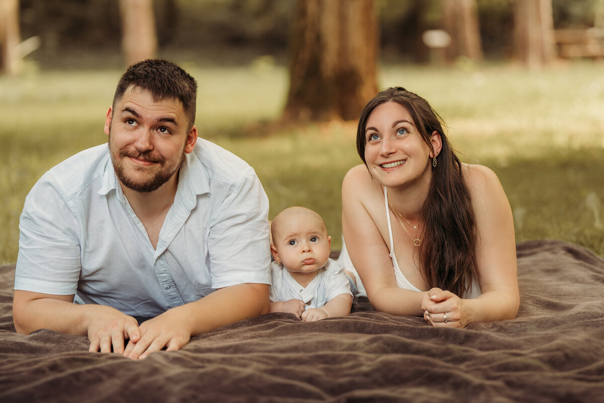 photographe gien nouveau ne naissance seance photo bebe famille foret portrait aurore photographe 2