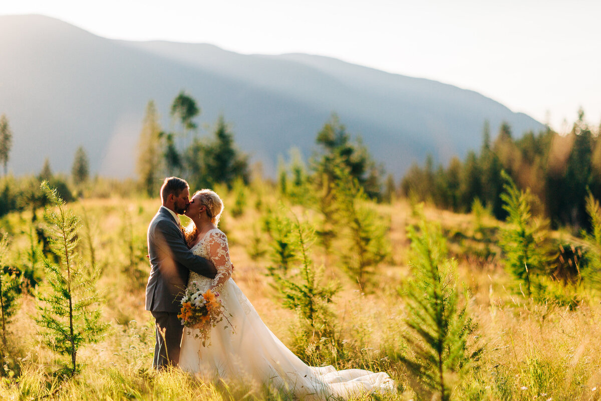 BeeHaven Flower Farm Bonners Ferry Idaho Floral Florals Classes Workshops Farm Stand Fresh Cut Flower Bouquets All Occasion Flowers Weddings Events Wedding Funeral Sympathy Grower Growing Farmer 19