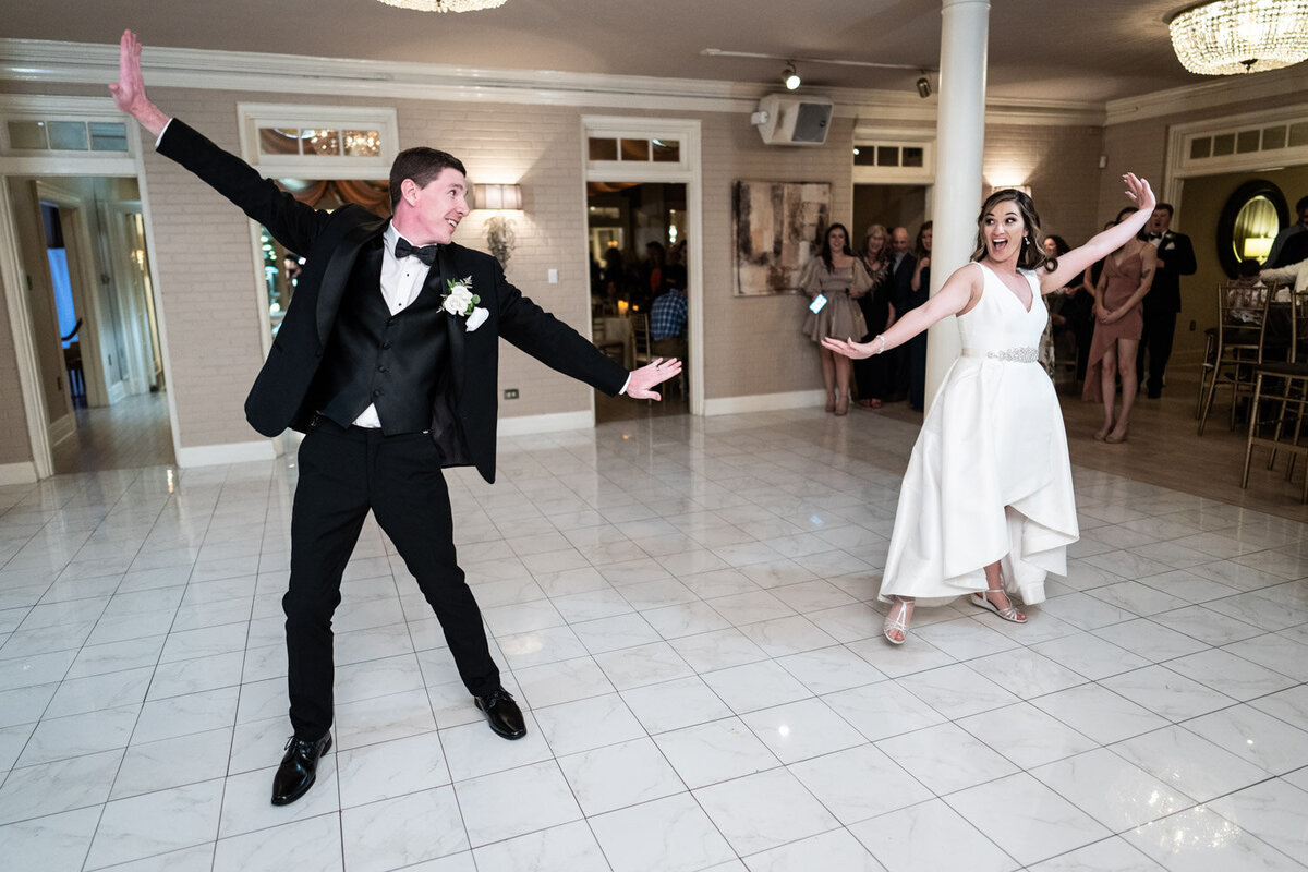 Couple performing choreographed dance at Southern Oaks reception