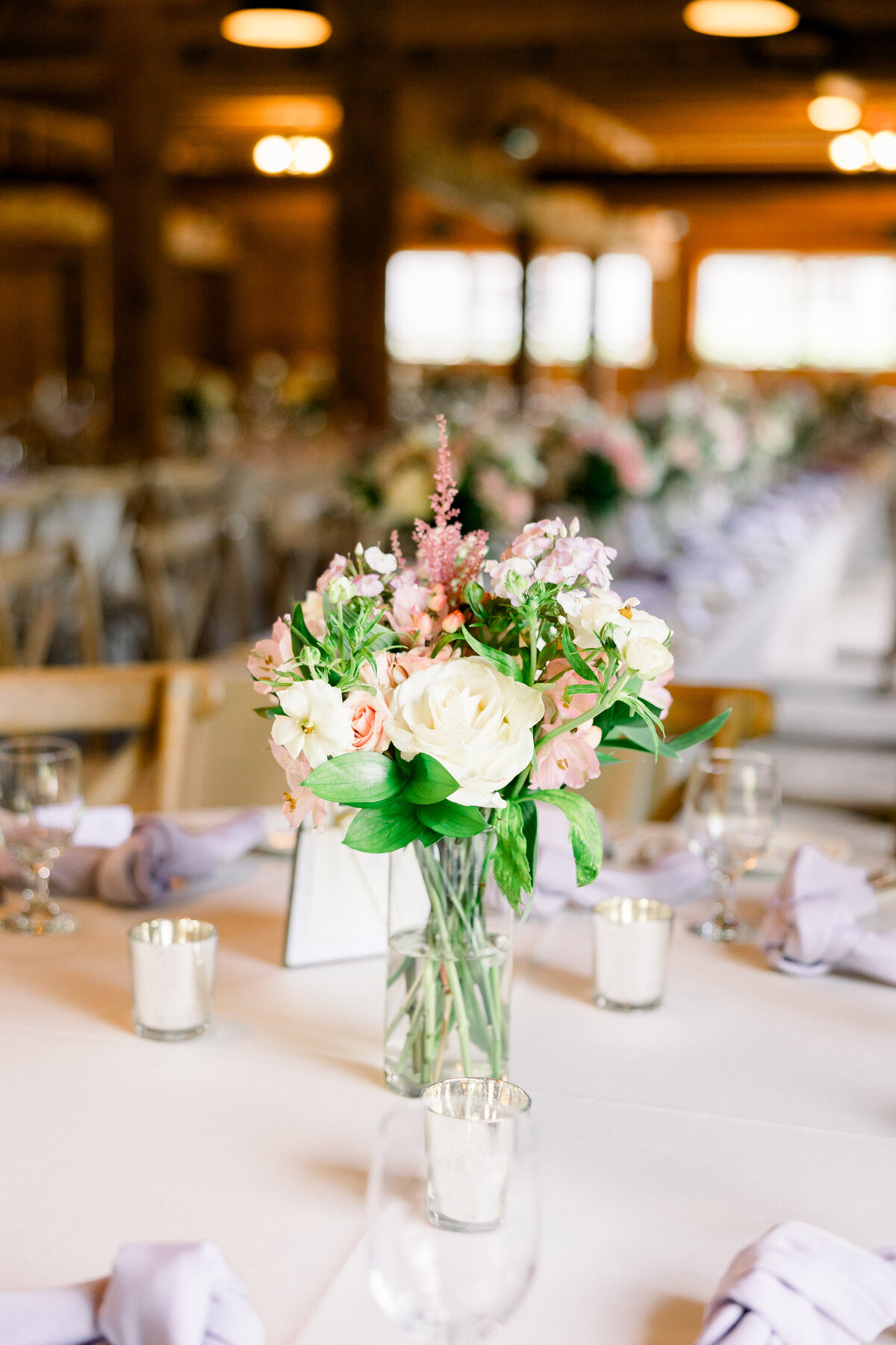 pastel-wedding-floral-arrangement