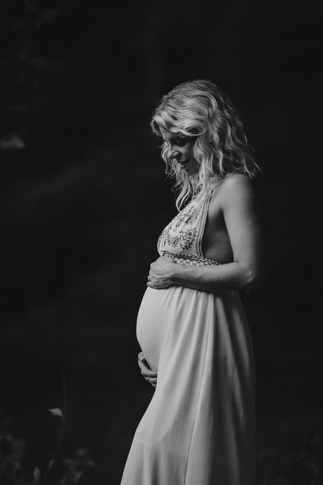 13_Maryland-Summer-Boho-White-Dress-Maternity-Couple-Woods