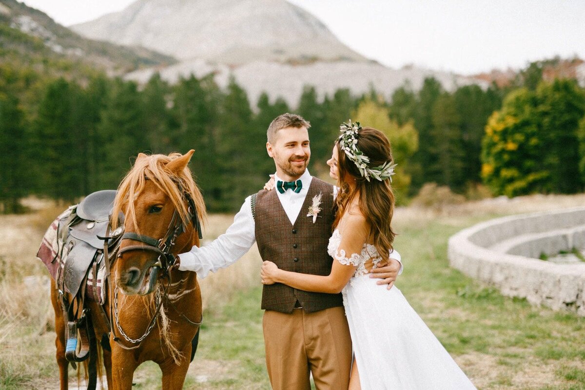 E8-Engagement-Photoshoot-In-the-mountains-with-horses-Ruslan-and-Kristina-2017-09-24-2500px-1026