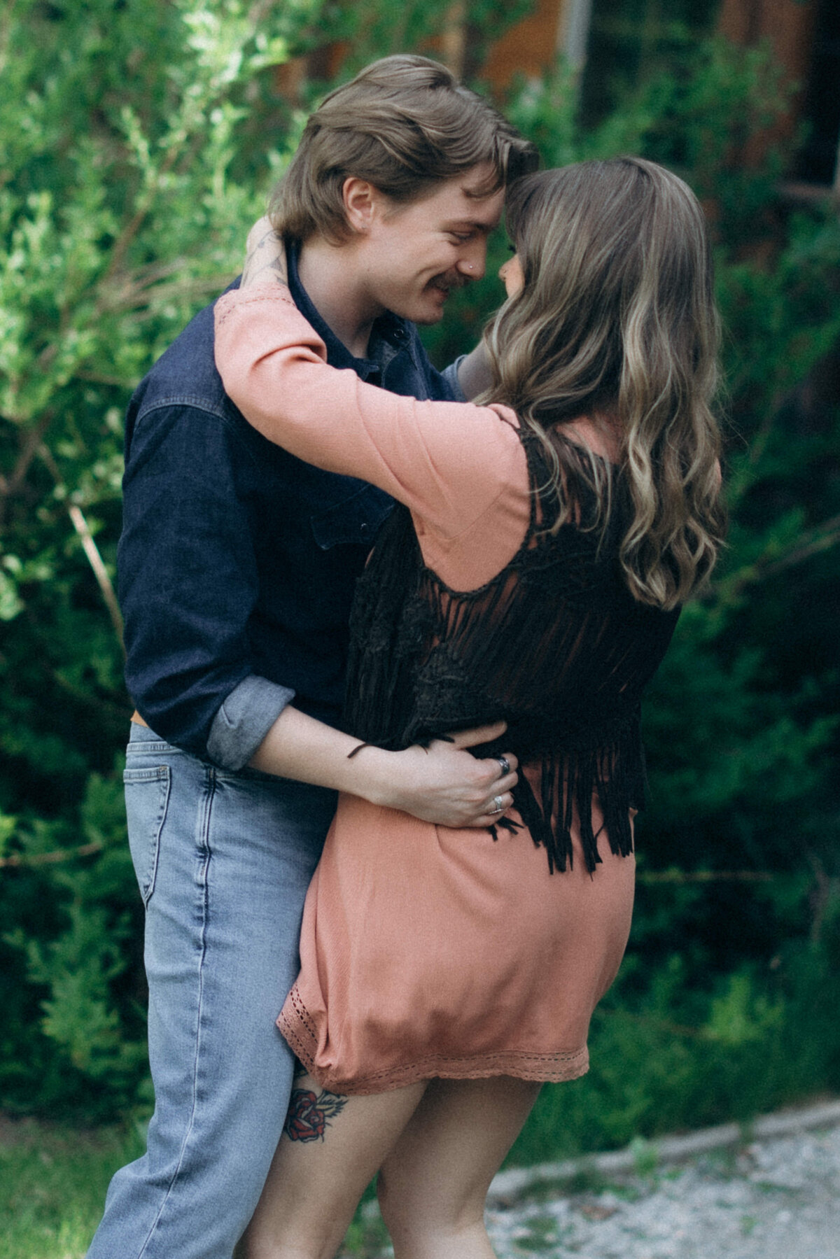 vpc-couples-vintage-cabin-shoot-19