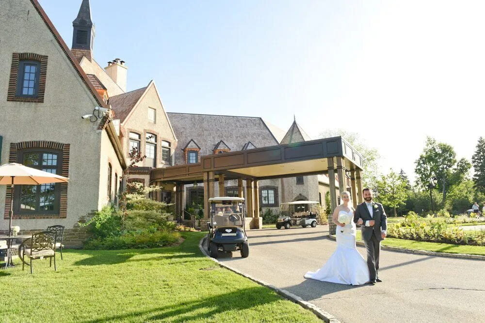 bride-groom-hand-in-hand-outdoor-wedding-portrait