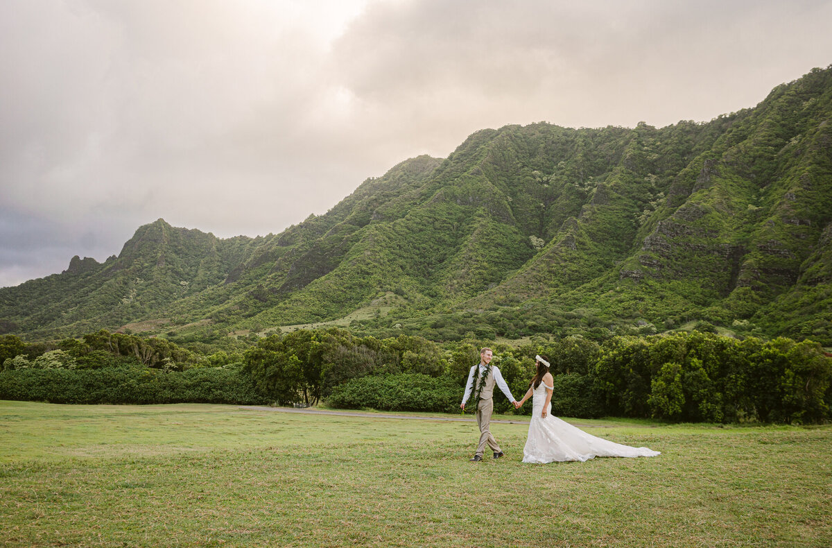 Intimate wedding on Oahu at Kualoa Ranch