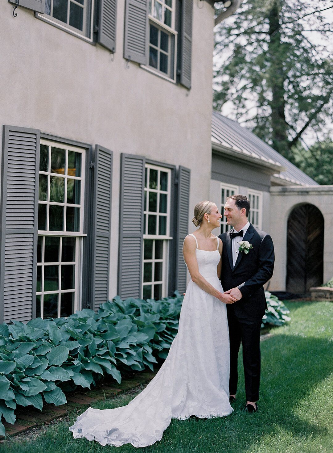 KathleenRob5-3-25GlenstoneGardenVA-VickiGraftonPhotography-225