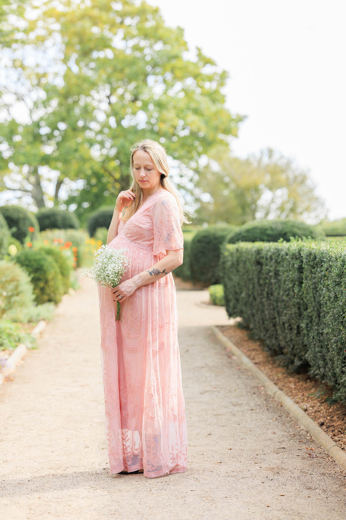 rose-garden-maternity-session-harkness-memorial-connecticut-12