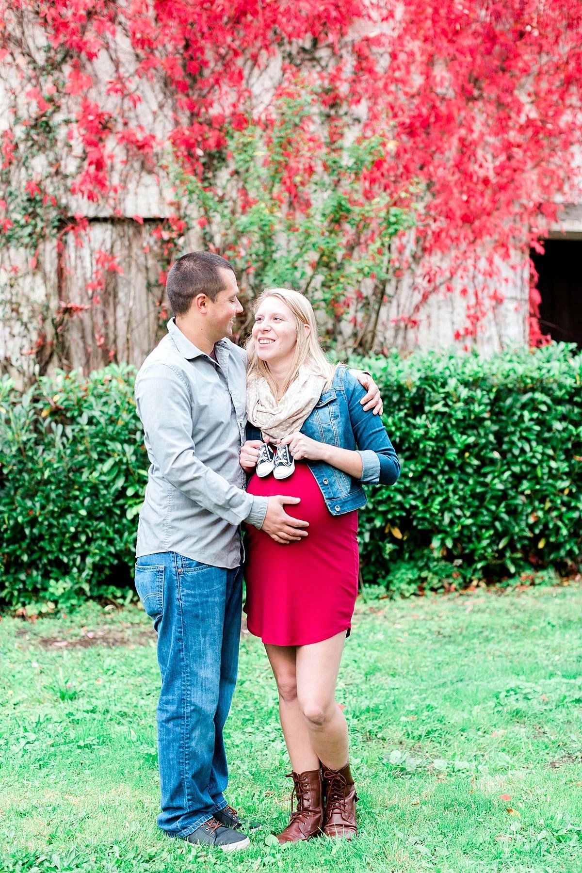 Fall Houston Maternity photography session photographed by Alicia Yarrish Photography