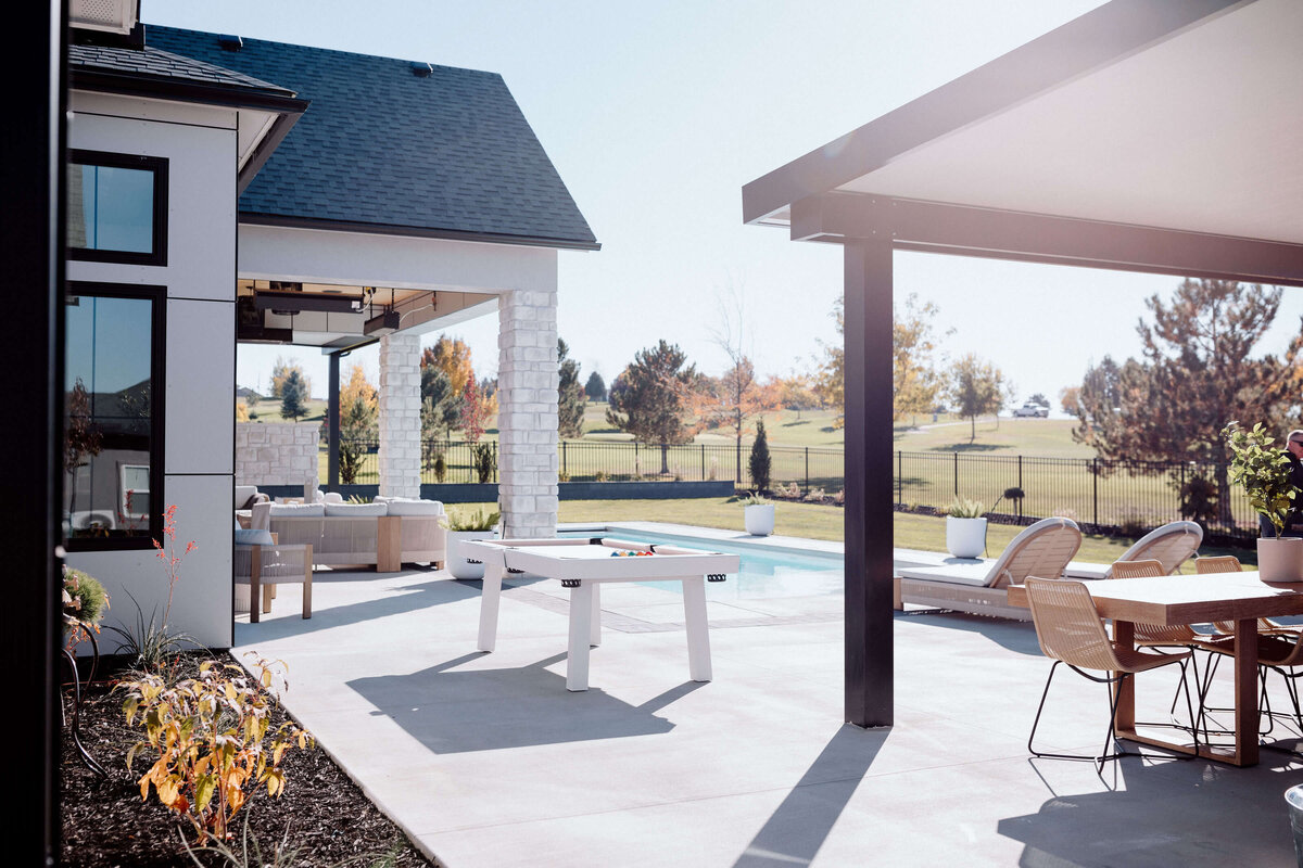 backpatio-thevista-residential-pnc
