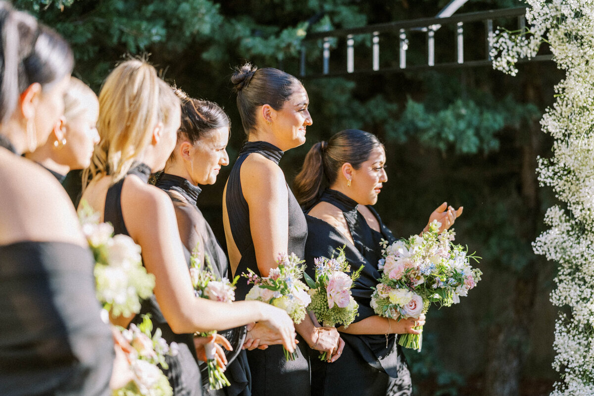 emotional-bridesmaids-during-ceremony