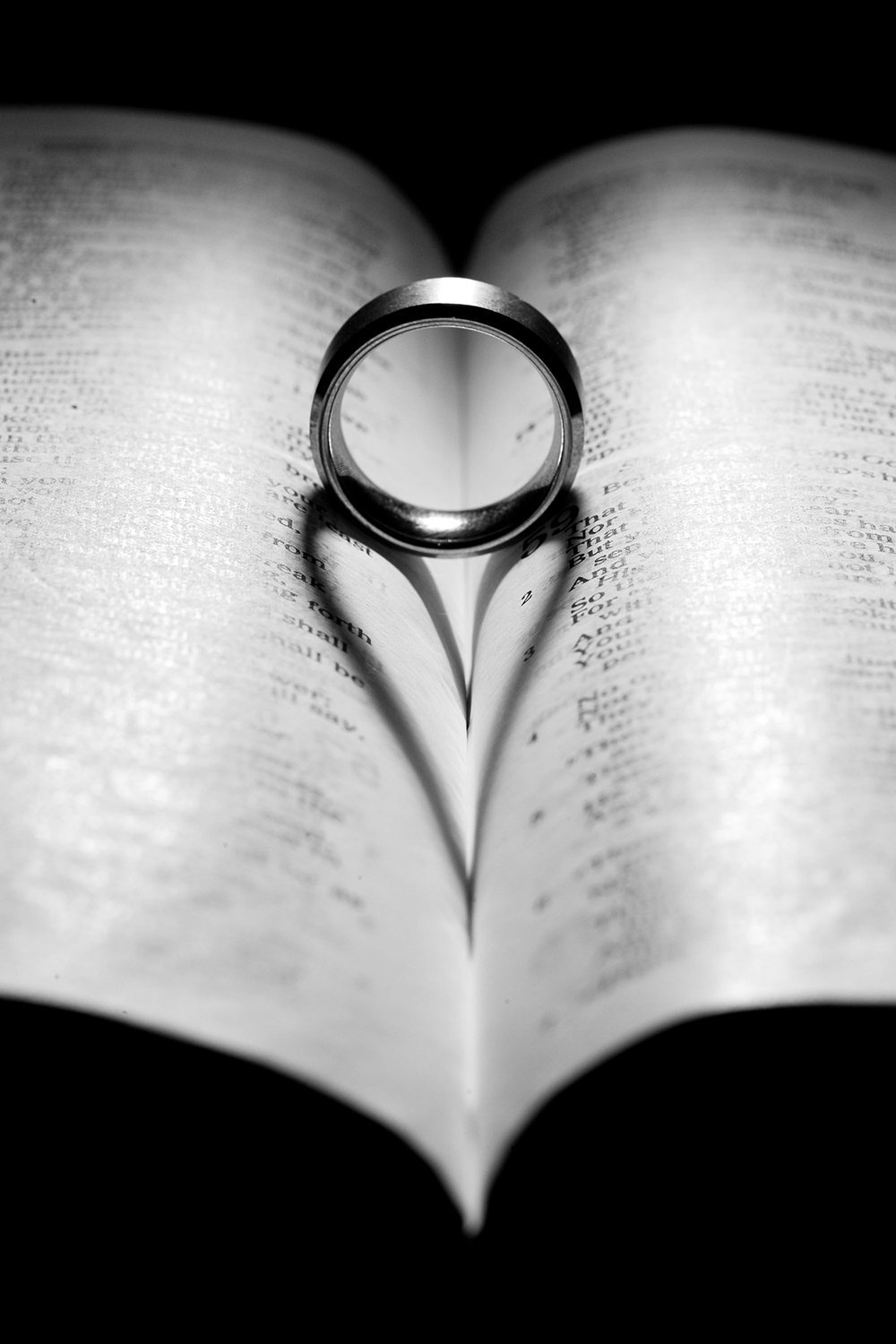 wedding photos rings making heart shape with shadow