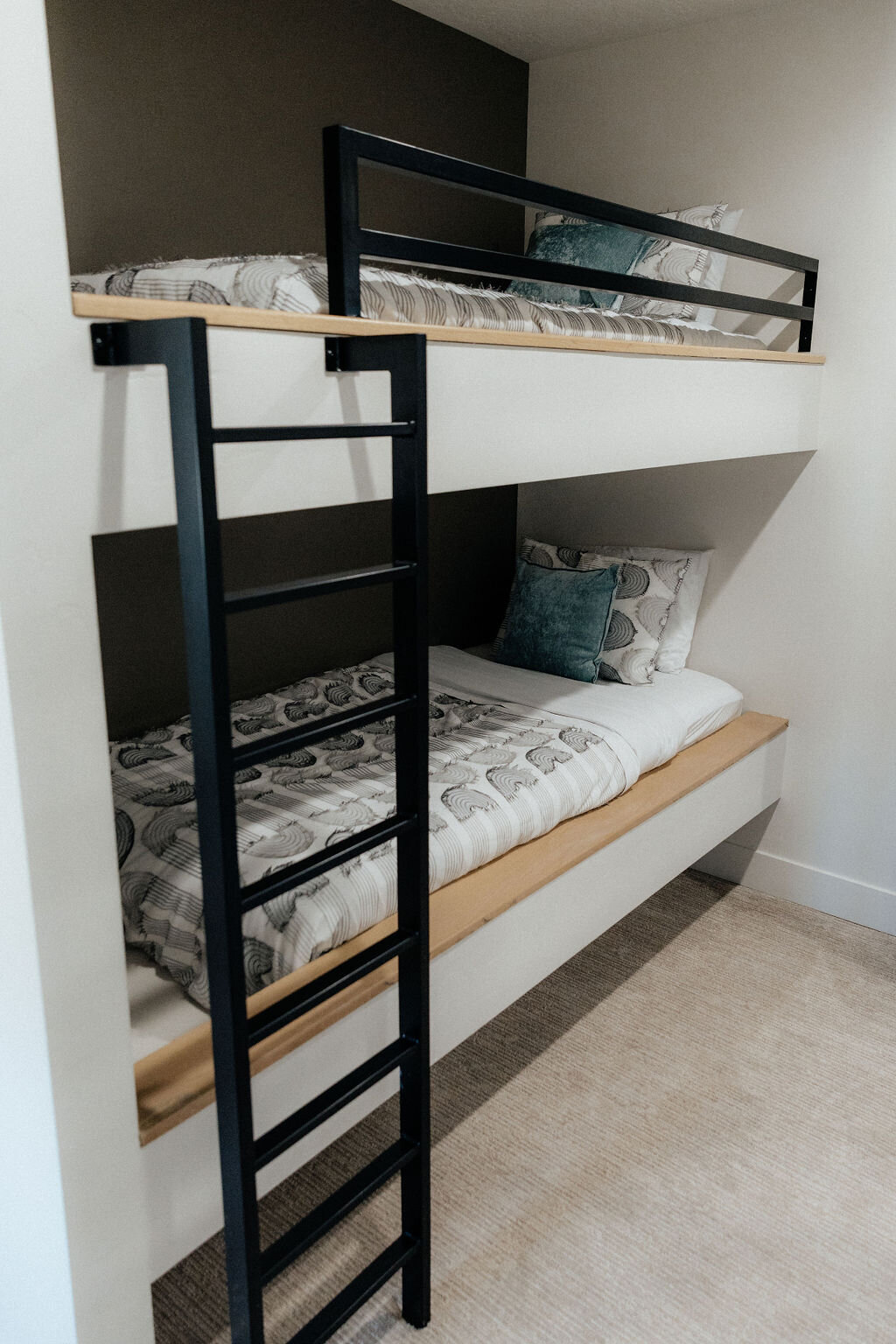 Beezah_FrankiesPlace_ALL-293